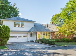 1 Essex Rd, Cedar Grove, NJ 07009