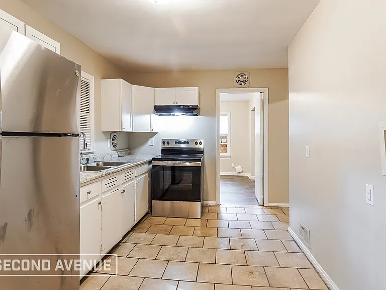 9725 Red Lane Dr — Photo 4