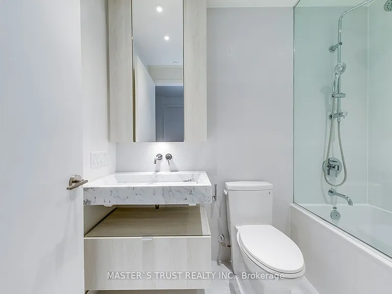 11 Yorkville Ave #2507 — Photo 20