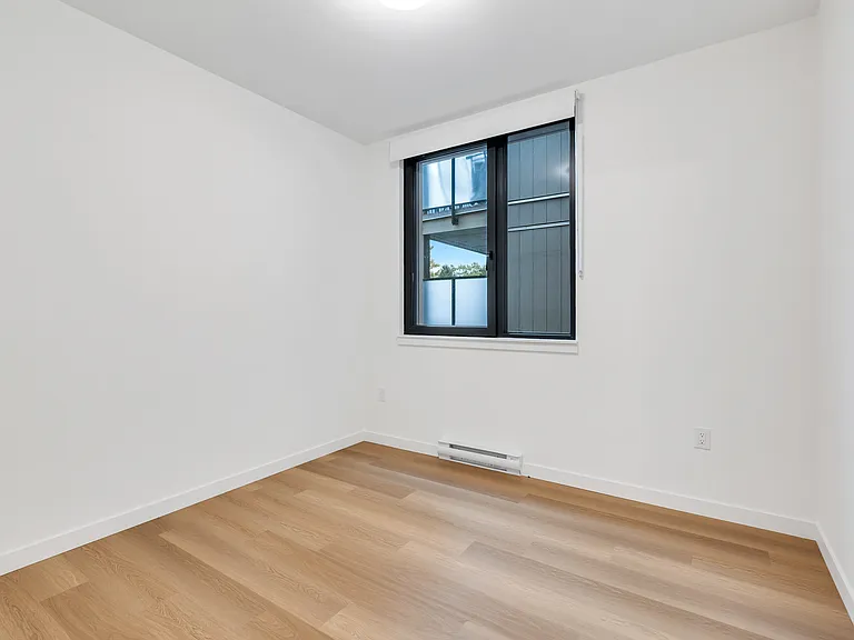 3455 Hastings St E — Photo 33