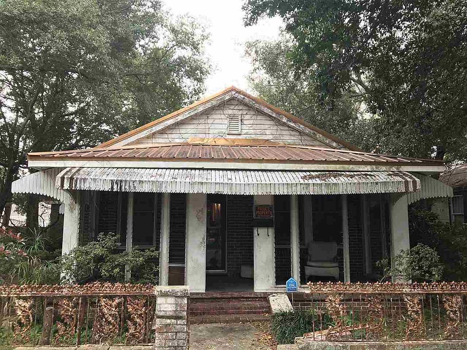 1st image of 13 Washington St