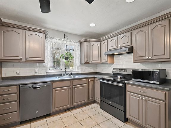 3rd image of 53 Bilotta Way