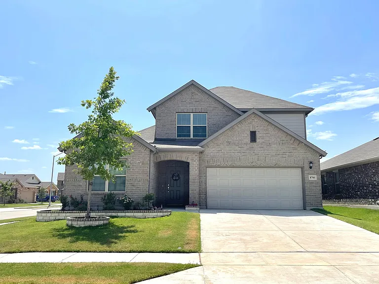 8701 Heliotrope Ln — Photo 2