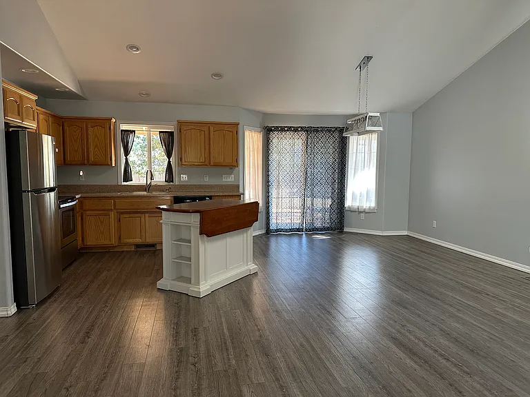 350 Walnut Ln — Photo 5