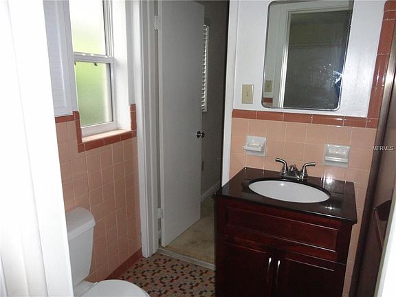 3rd image of 2150 De La Palma Ave