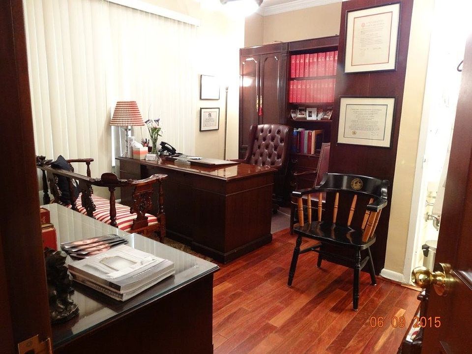 1st image of 975 Park Ave