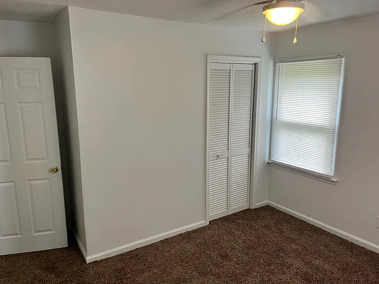 1131 E Red Bud Rd — Photo 8