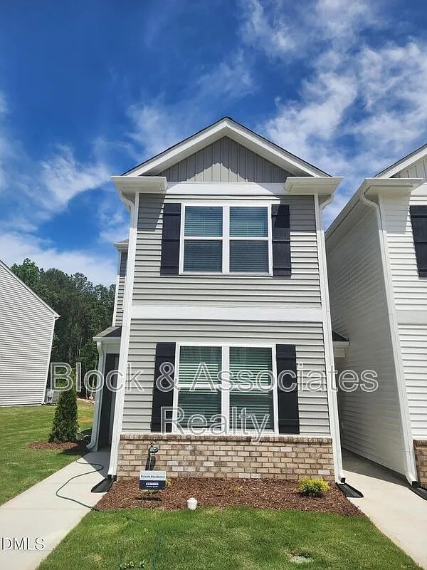 3 bed, 2.5 bath, $2,000 — Photo 1