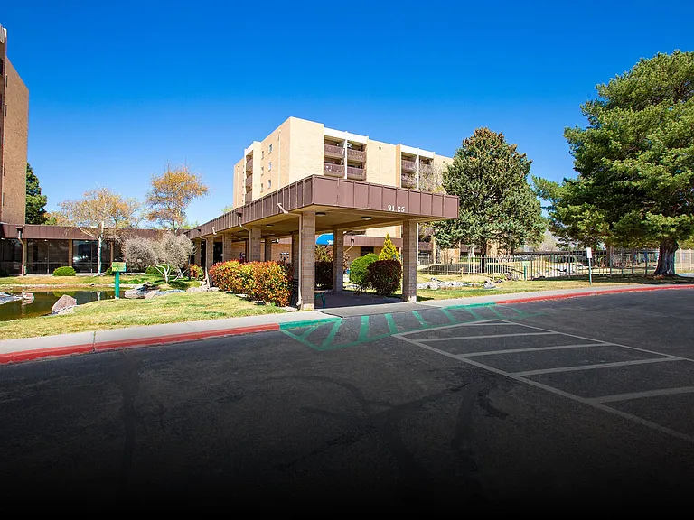 Los Altos Towers — Photo 40