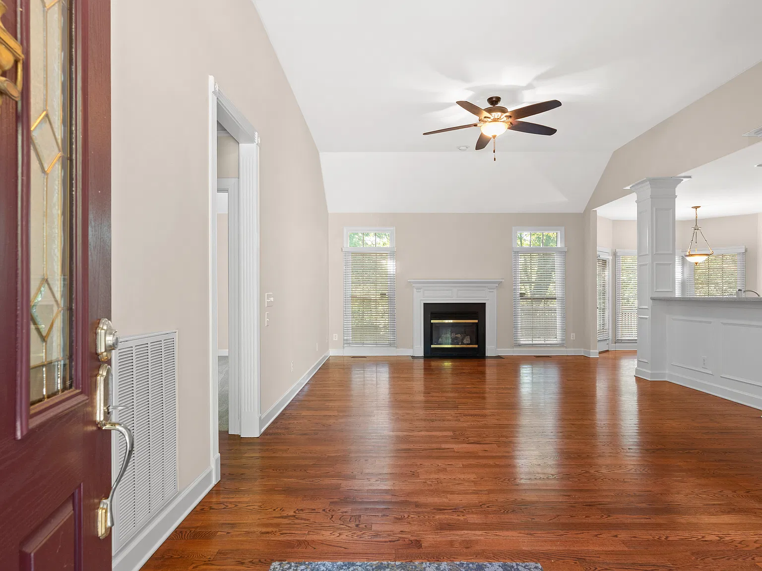 4 bed, 2378 sqft, $3,500 — Photo 4