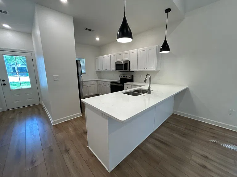244 Linden St — Photo 3