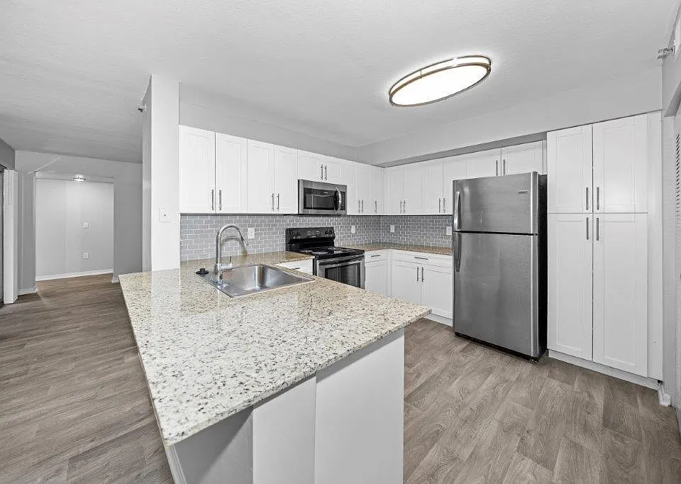 Manatee Bay Apartments