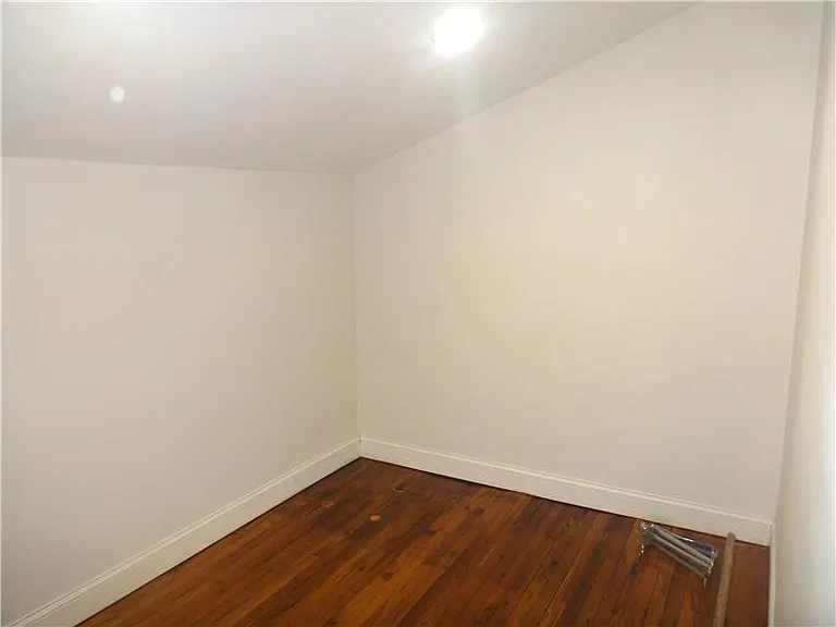 15 Vernon Ave #3 — Photo 8