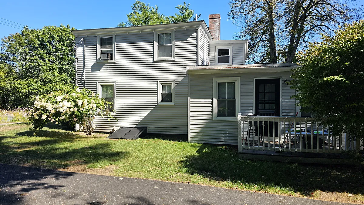 Driveway Side - 22 Fletcher St #22