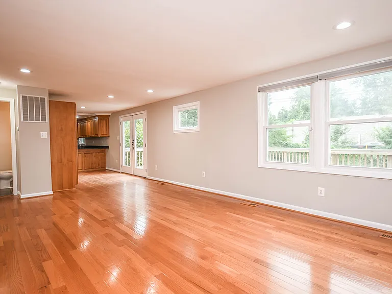 9627 Locust Hill Dr — Photo 13