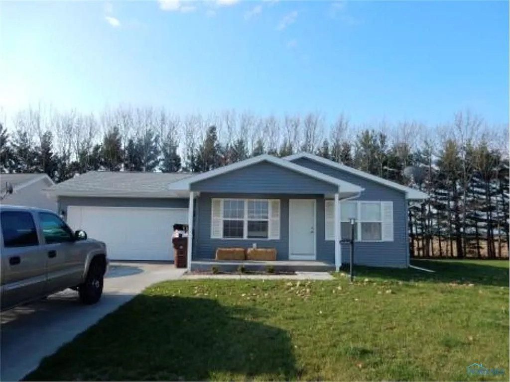 330 Dogwood Ln photo 1