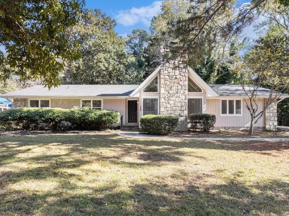 366 Obrian Dr, Stone Mountain, GA 30088