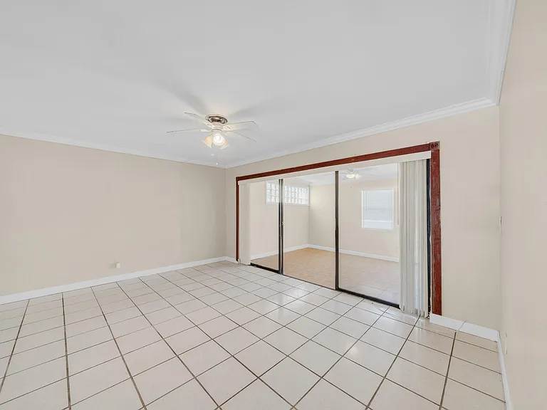 221 NW 43rd Pl — Photo 28
