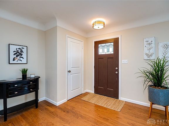 5th image of 1070 Shangrila Dr