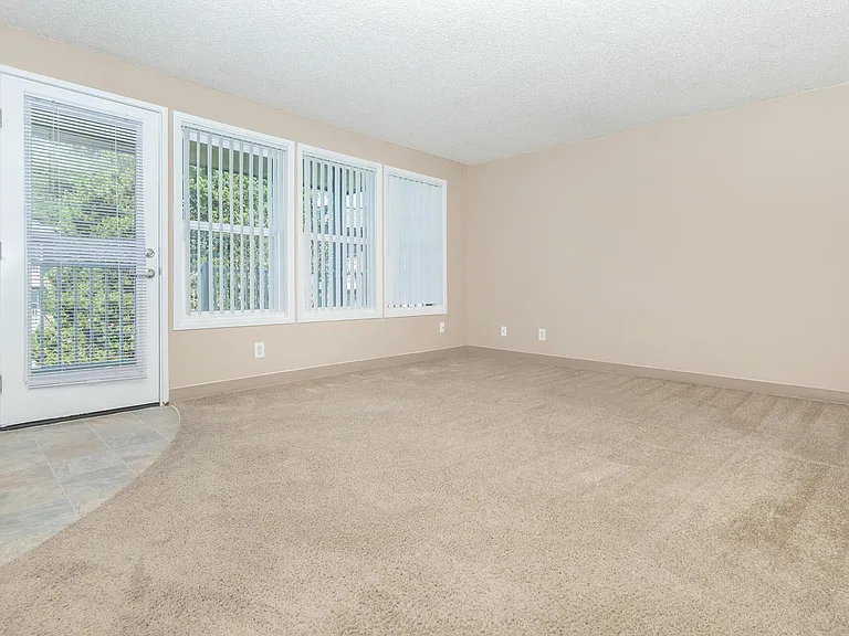 Corinthian Apartments — Photo 41