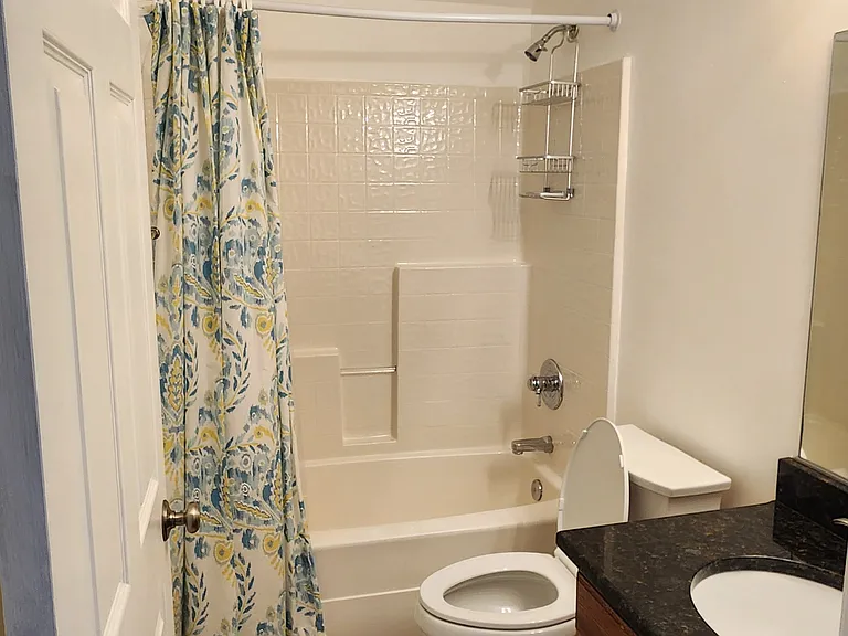 6917 Vanderbilt Ave — Photo 46