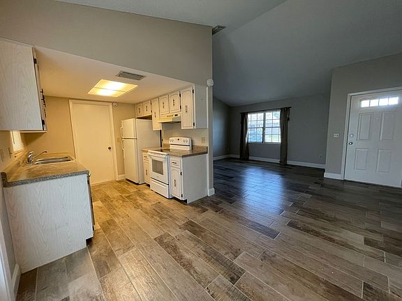 4th image of 1118 Greenlea Dr