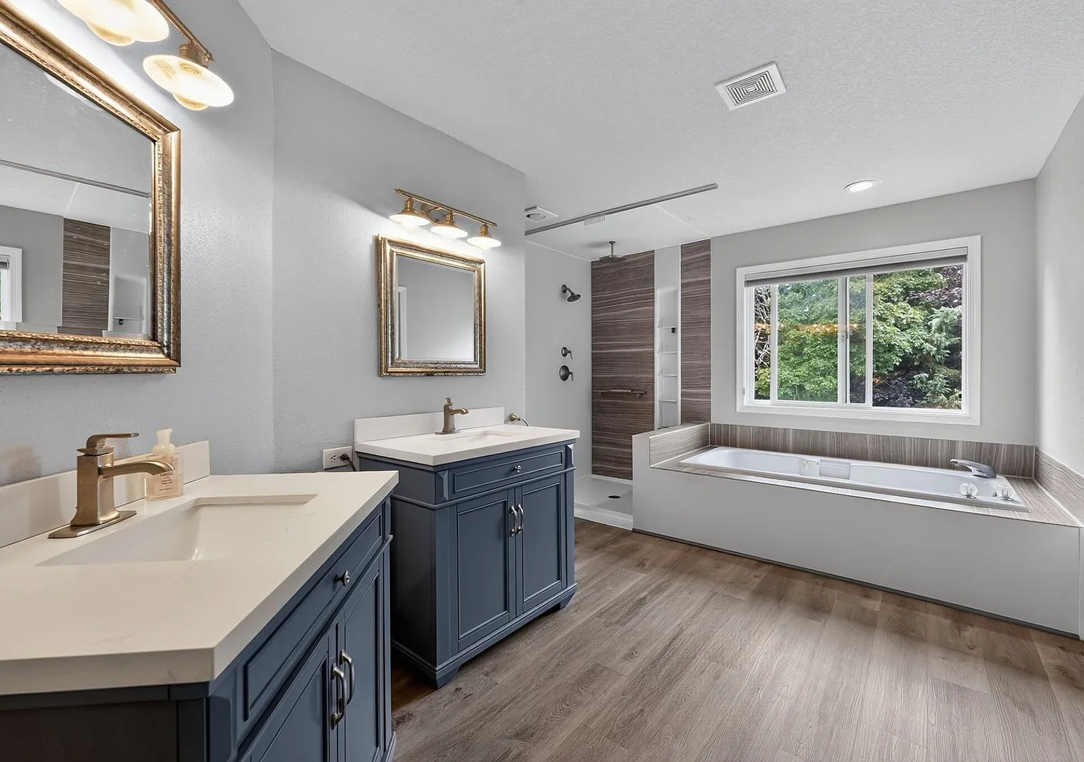 Spacious 4BR House in Tualatin — Photo 4