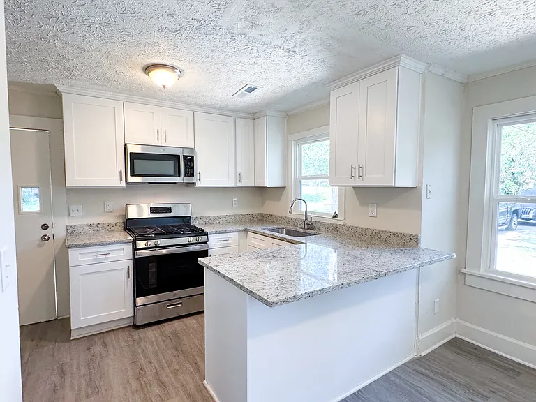 2425 Maple Rd SE — Photo 3