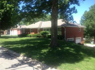 225 N Hickory Cir, Kansas City, MO 64118