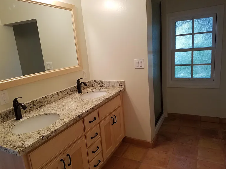 Cottage: Primary Bathroom