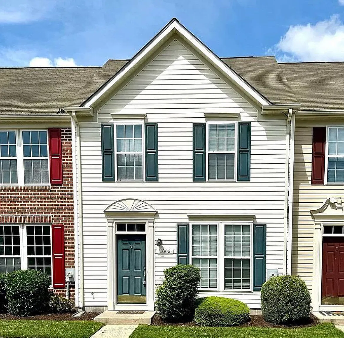 1005 Meadow View Dr — Photo 1