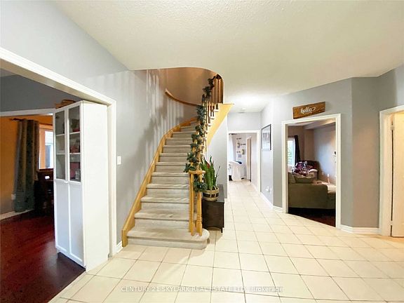 2nd image of 15 Surrey Dr