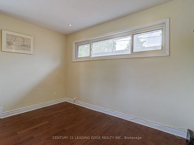 124 Haileybury Dr — Photo 8