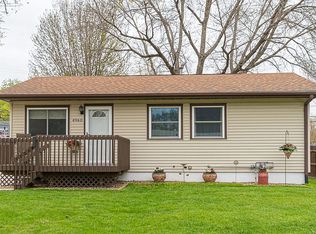 4960 Harbet Ave NW, Cedar Rapids, IA 52405