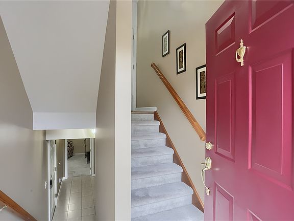 5th image of 130 Hampshire Dr