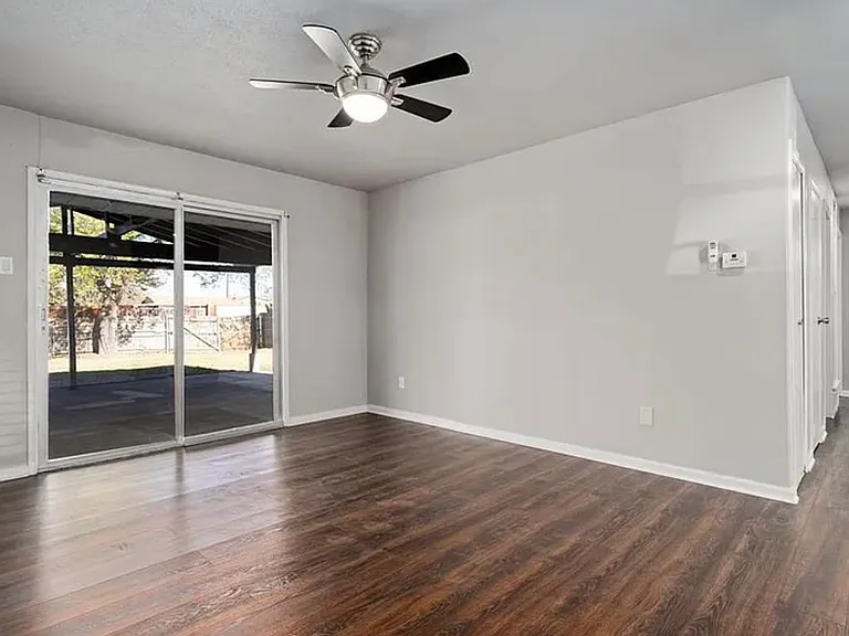 821 E Daugherty Dr — Photo 4