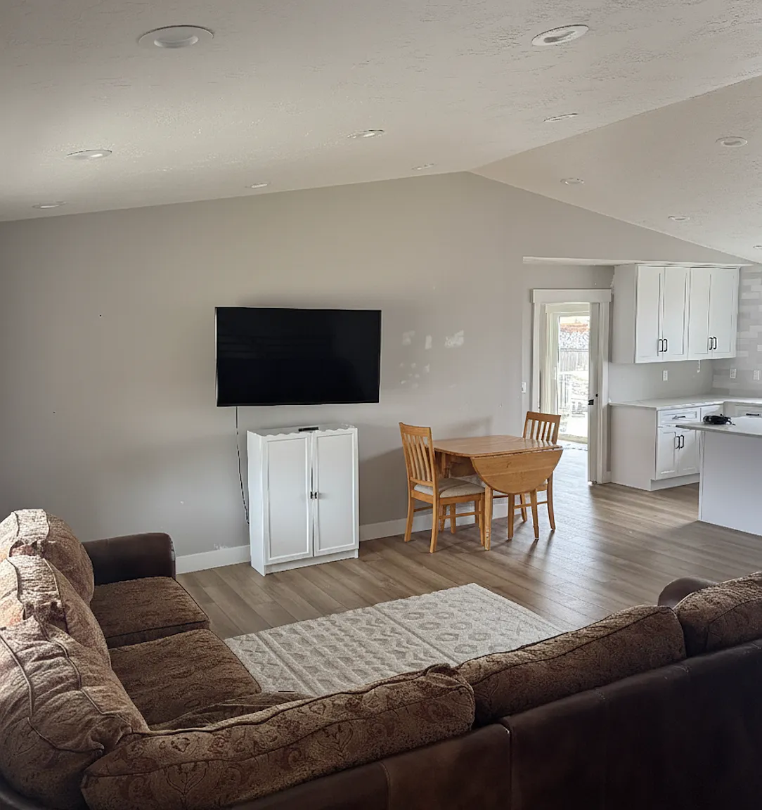 5 bed, 2674 sqft, $3,100 — Photo 2