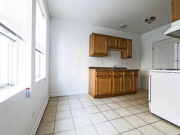8251 S Ellis — Photo 17