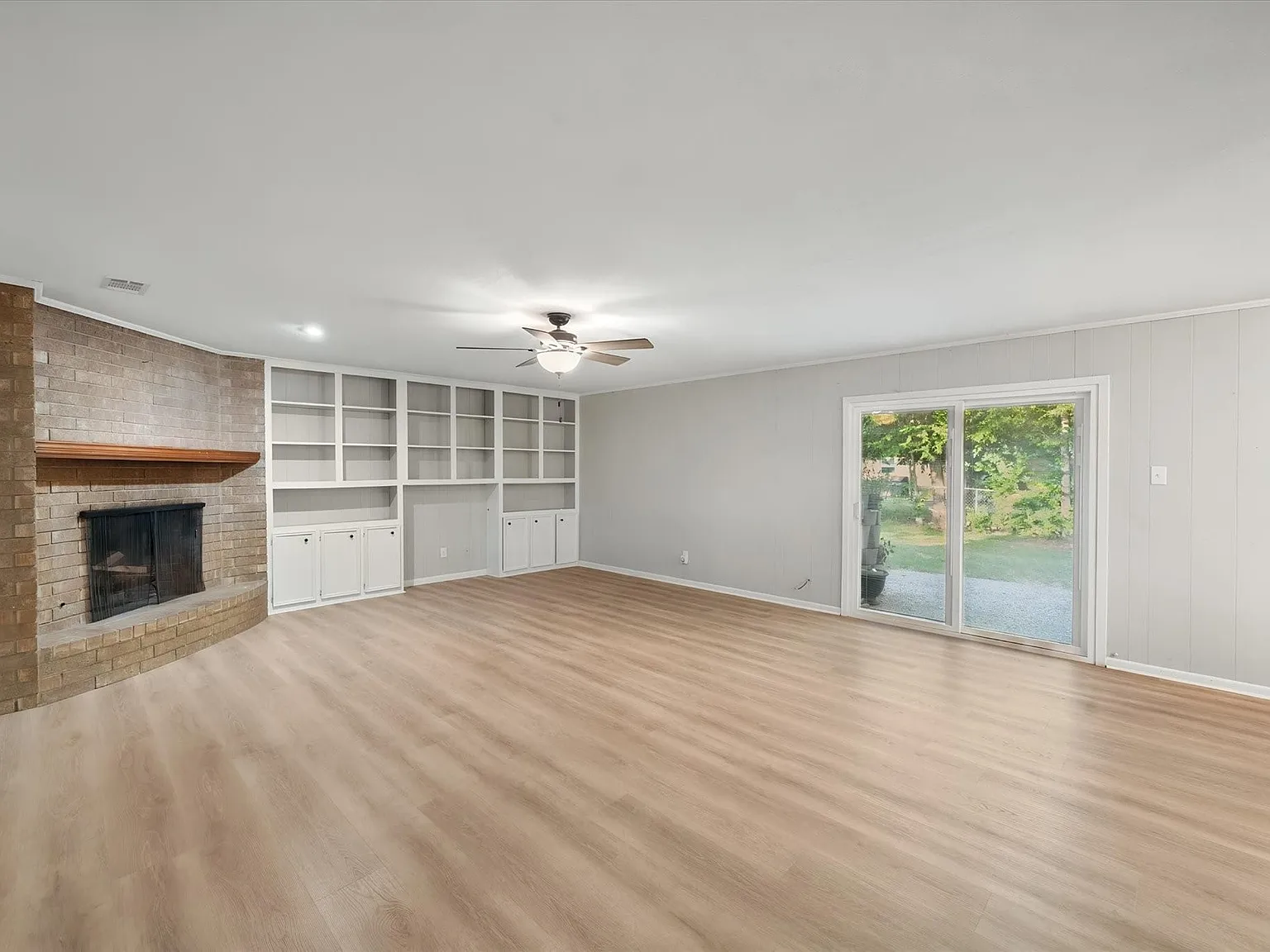 3 bed, 2.0 bath, 1633 sqft, $2,395 — Photo 4