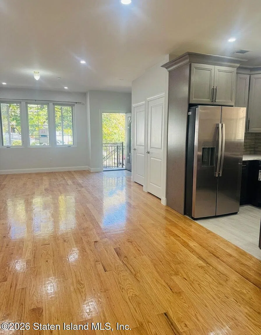 28 Hope Ave — Photo 3