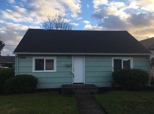 2413 8th St, Tillamook, OR 97141
