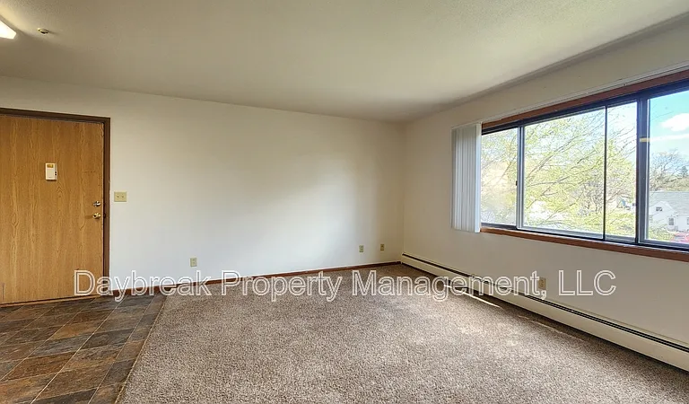 915 7th Ave N #17 — Photo 3