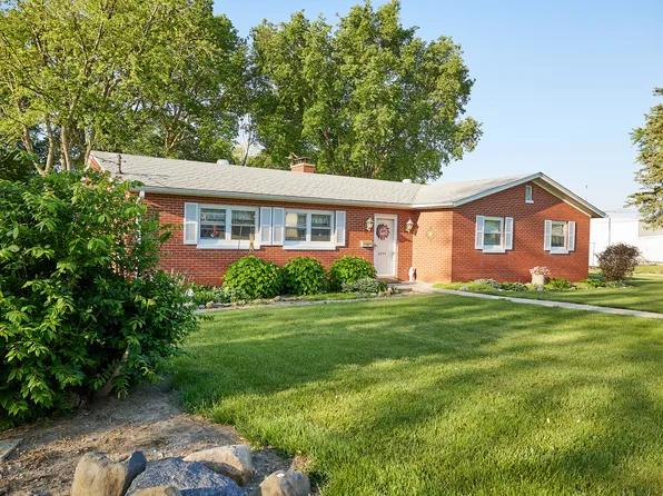 2404 Pearl St, Peru, IL 61354