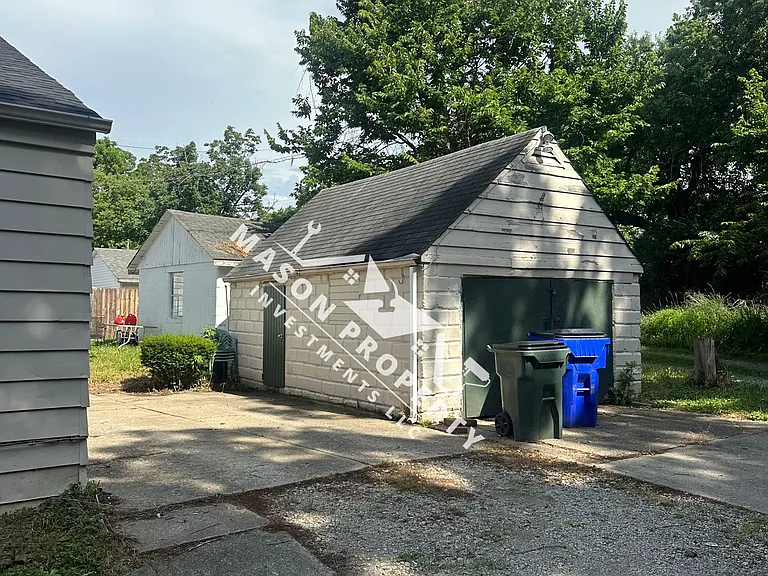 1181 Hunt Ave — Photo 3
