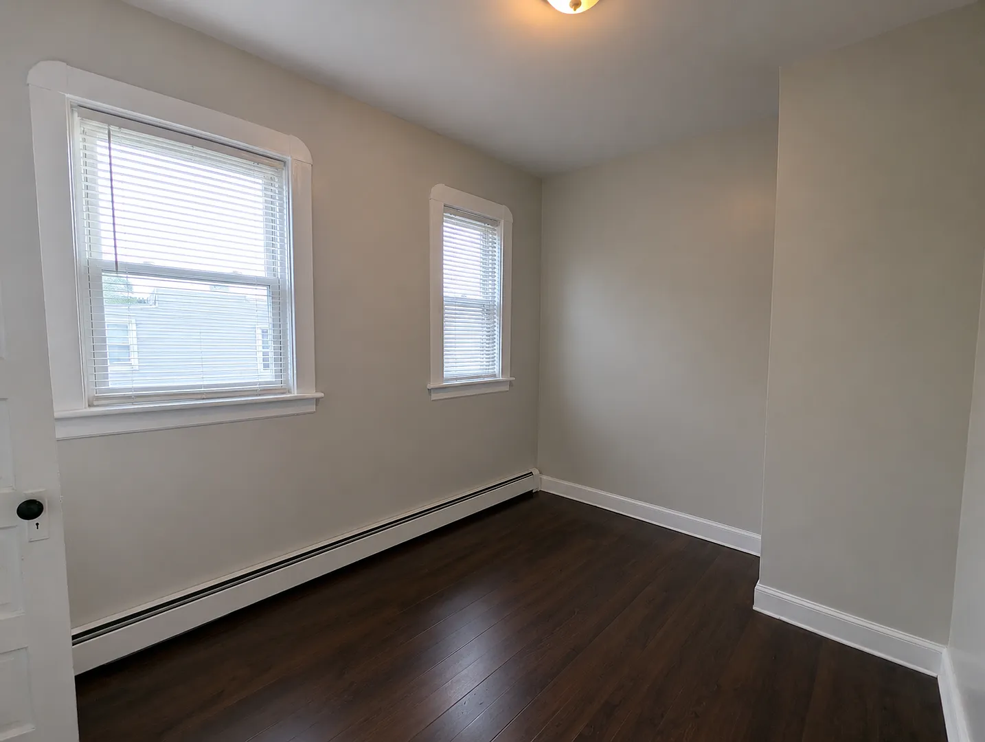 4 bed, 1000 sqft, $1,595 — Photo 3