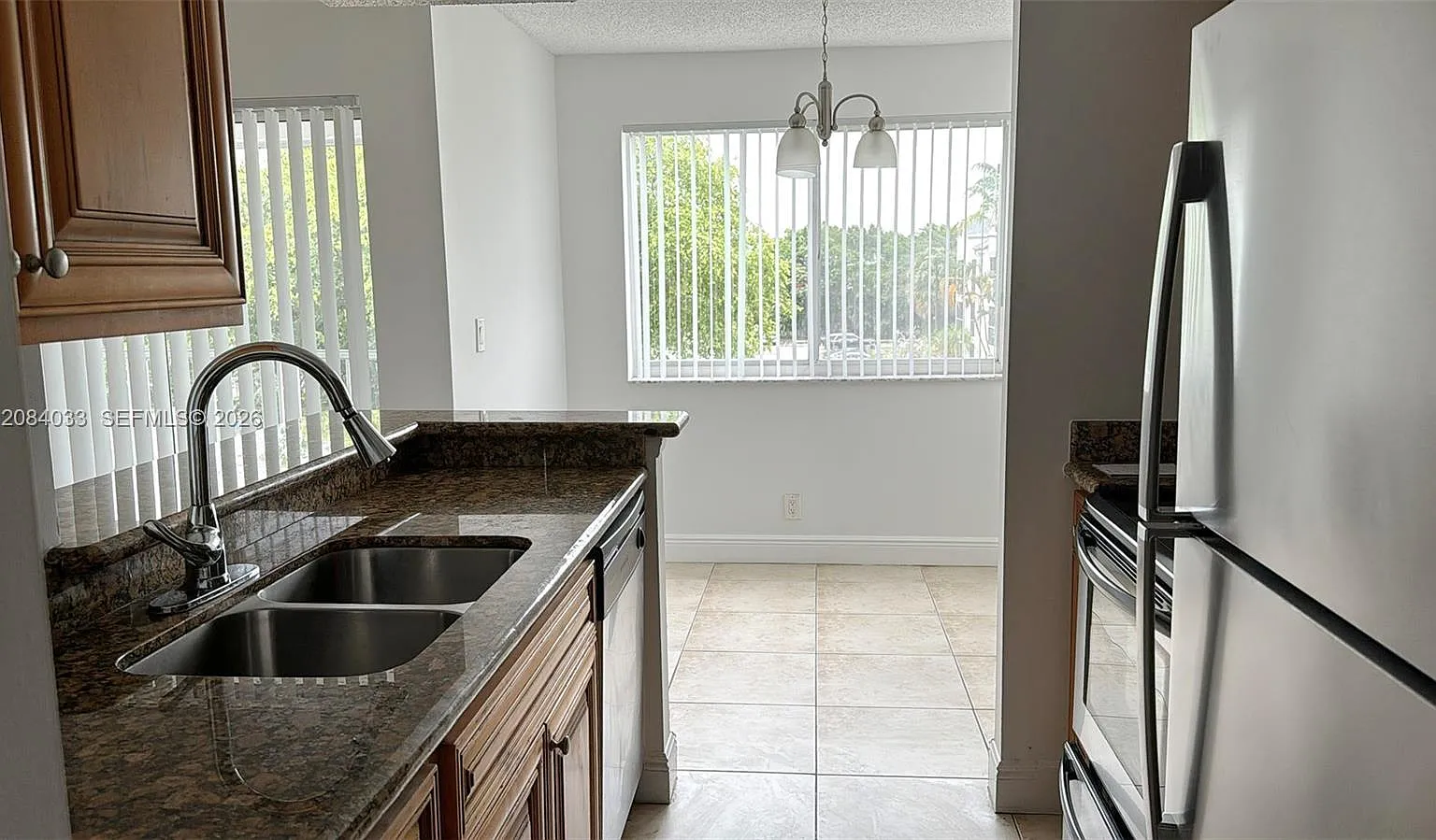 Sun Vista Gardens Condo — Photo 4