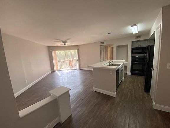5th image of 498 N Pin Oak 206 Pl
