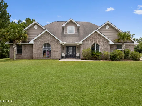 1005 Maple St, Waveland, MS 39576