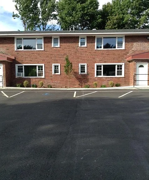 100 Wood Ave #4 — Photo 9