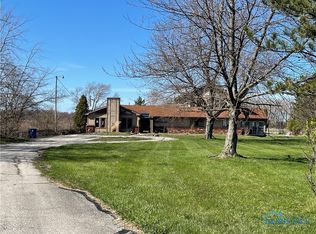 6213 Cedar Point Rd, Oregon, OH 43616